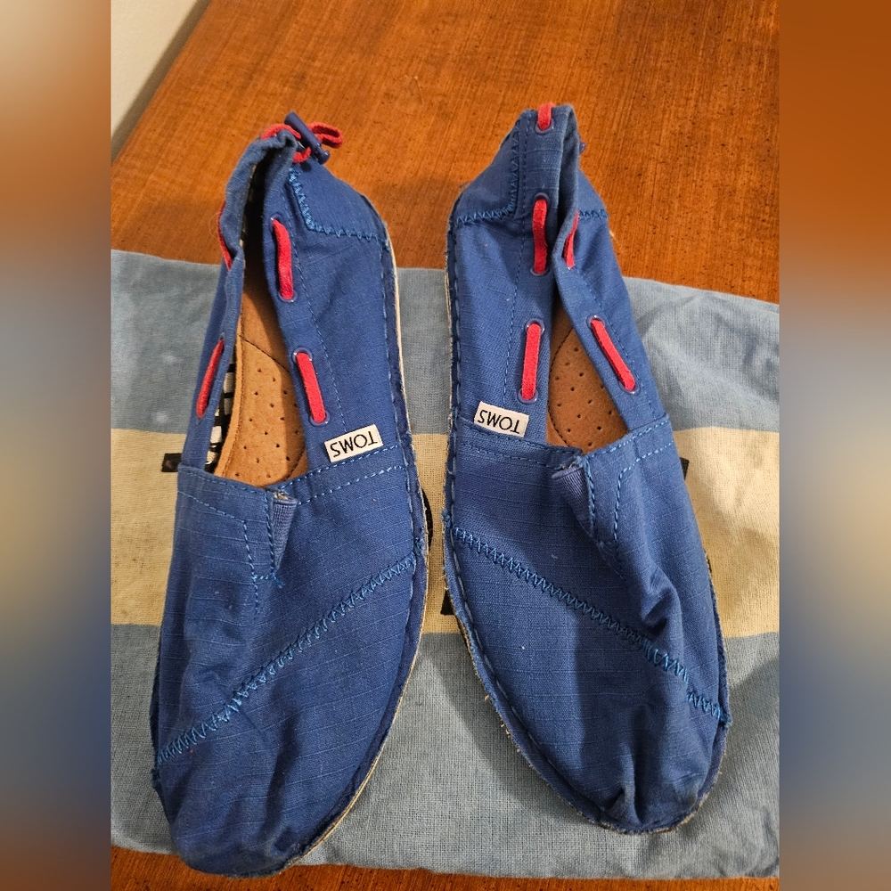 Toms